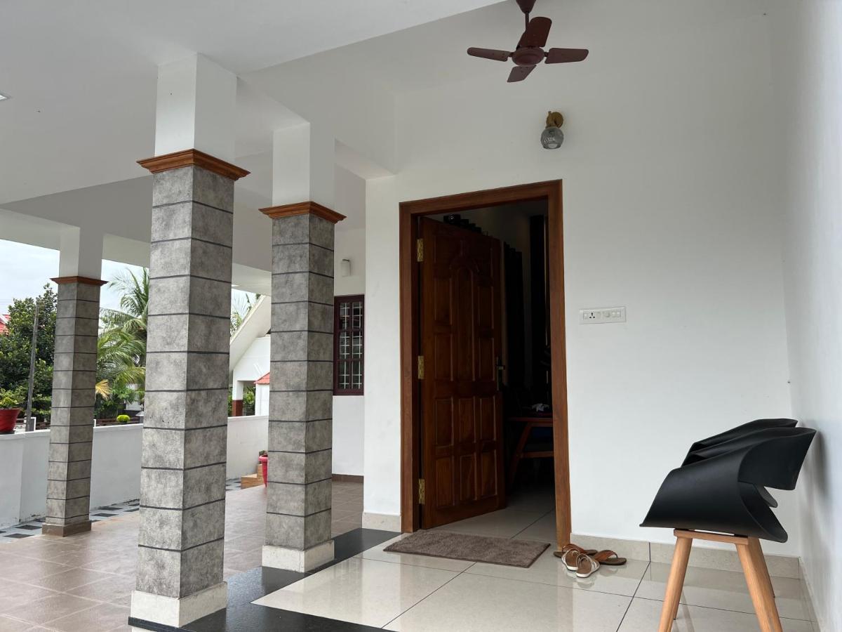 Pullad Villa Aranmula Exteriör bild