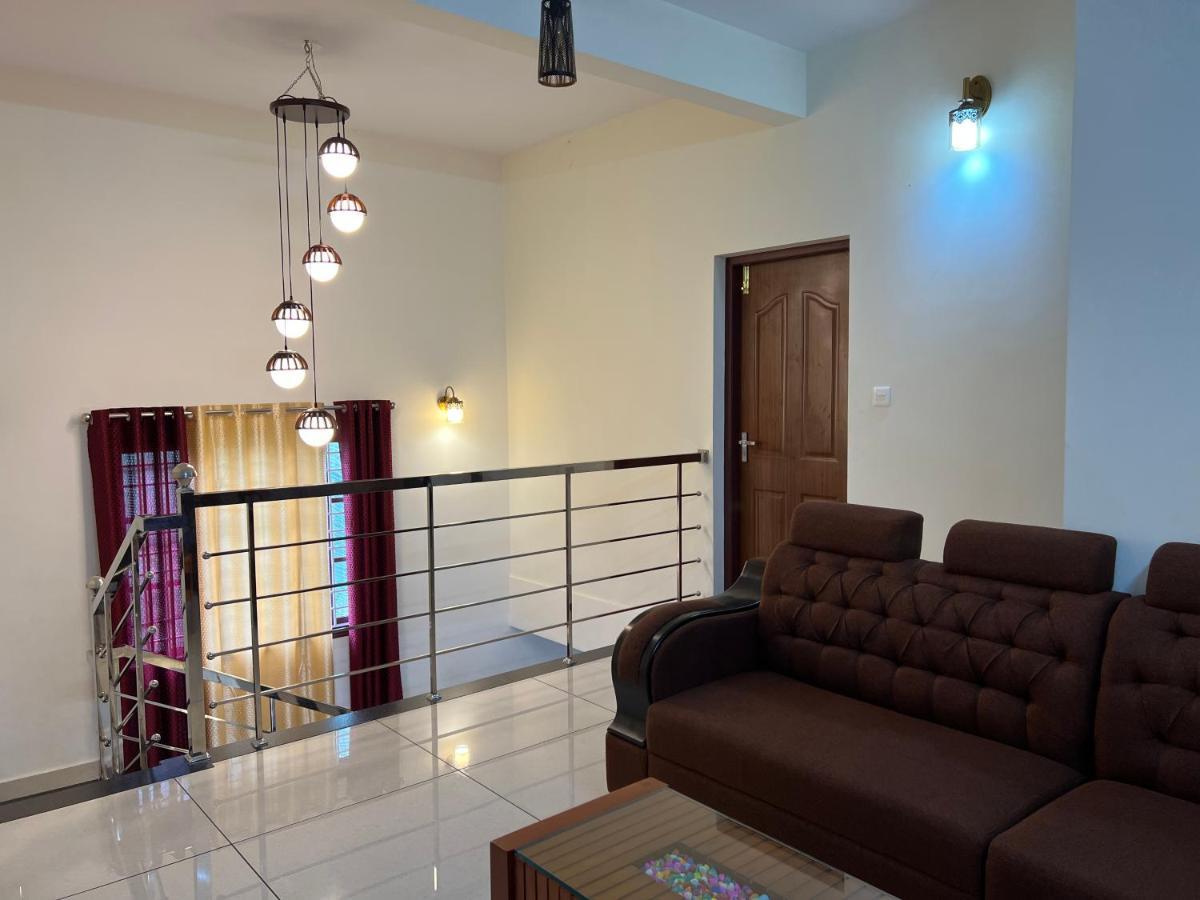 Pullad Villa Aranmula Exteriör bild