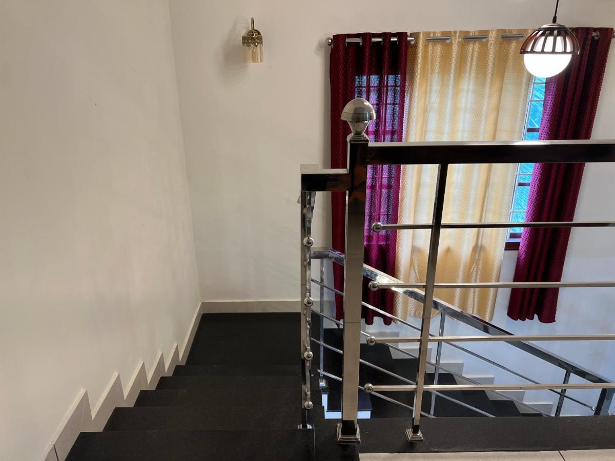 Pullad Villa Aranmula Exteriör bild