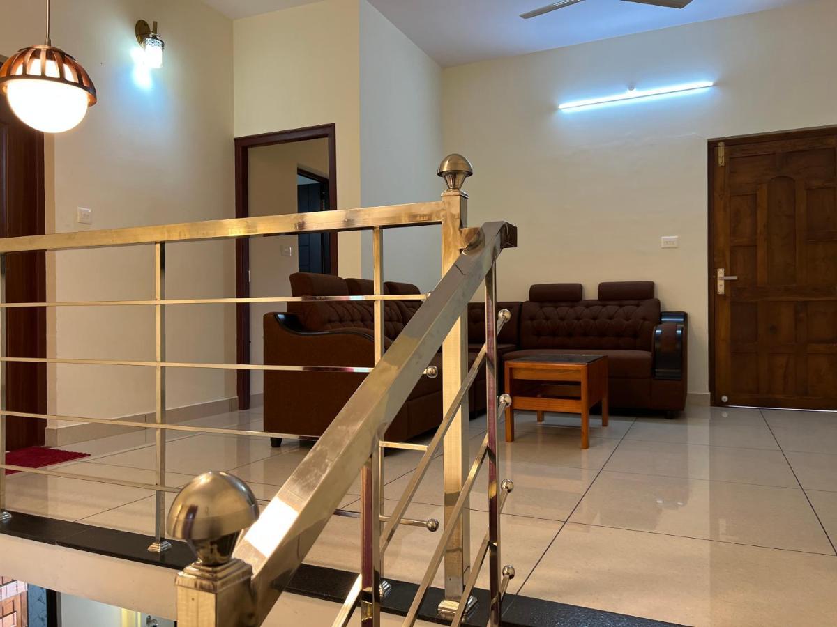 Pullad Villa Aranmula Exteriör bild