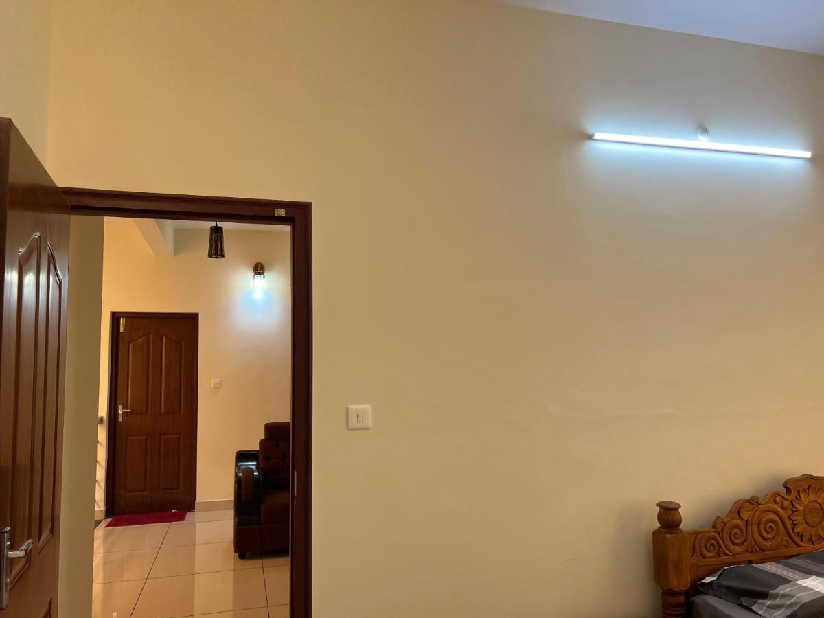 Pullad Villa Aranmula Exteriör bild
