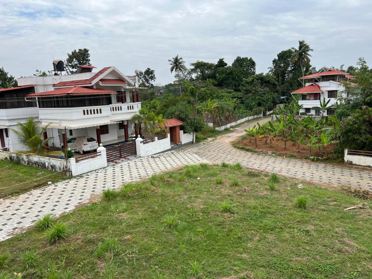Pullad Villa Aranmula Exteriör bild